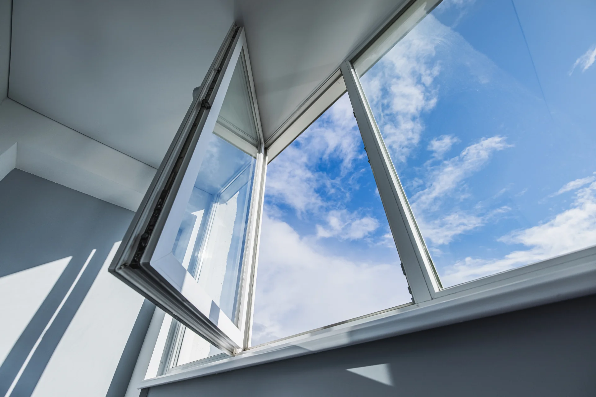 VLX 80 Casement Window in Fort Lauderdale, FL | Juniper Windows Fort Lauderdale - detail 1